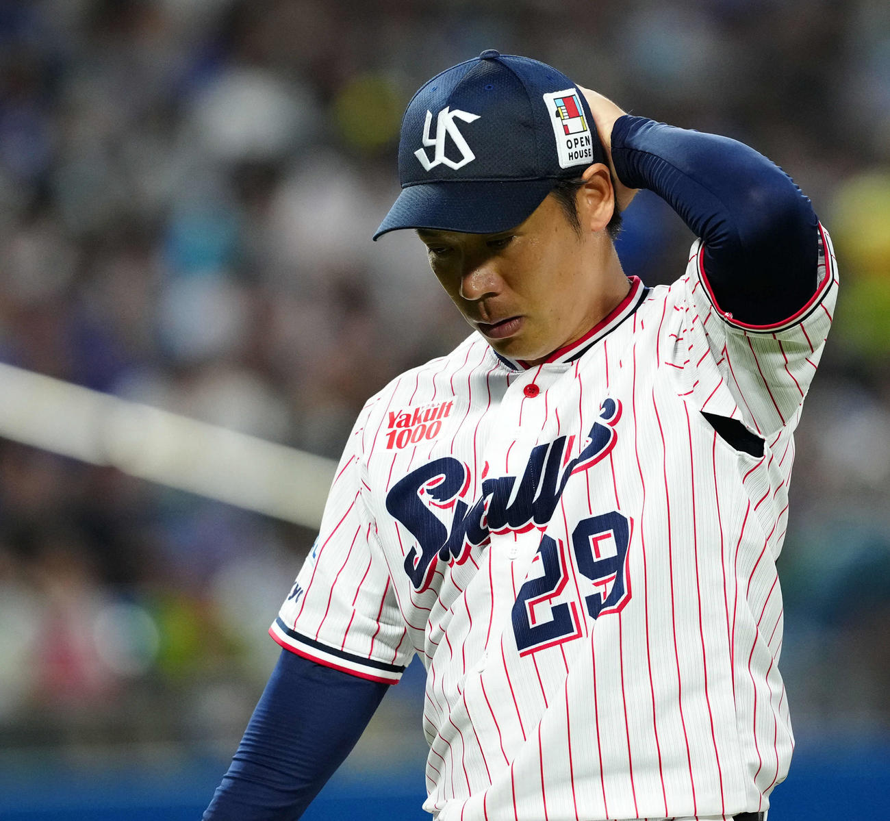 ヤクルト対DeNA 3回表、4失点目を喫したヤクルトの先発小川（撮影・たえ見朱実）
