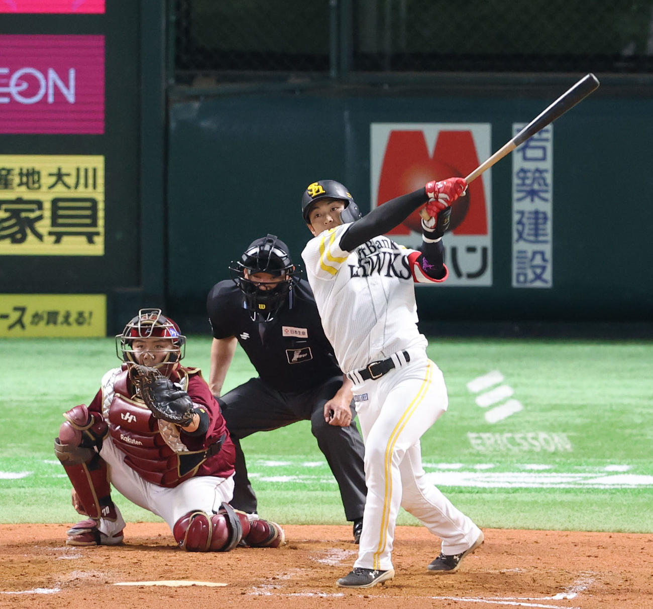 4回裏ソフトバンク無死三塁、今宮健太は右越えに適時三塁打を放つ（撮影・鬼束羽瑠菜）