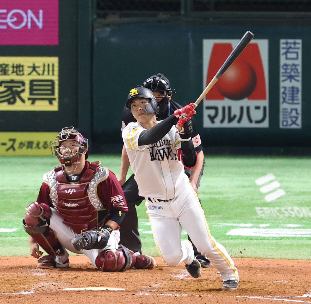 ソフトバンク対楽天　4回裏ソフトバンク無死三塁、今宮は右越えに適時三塁打を放つ（撮影・鬼束羽瑠菜）