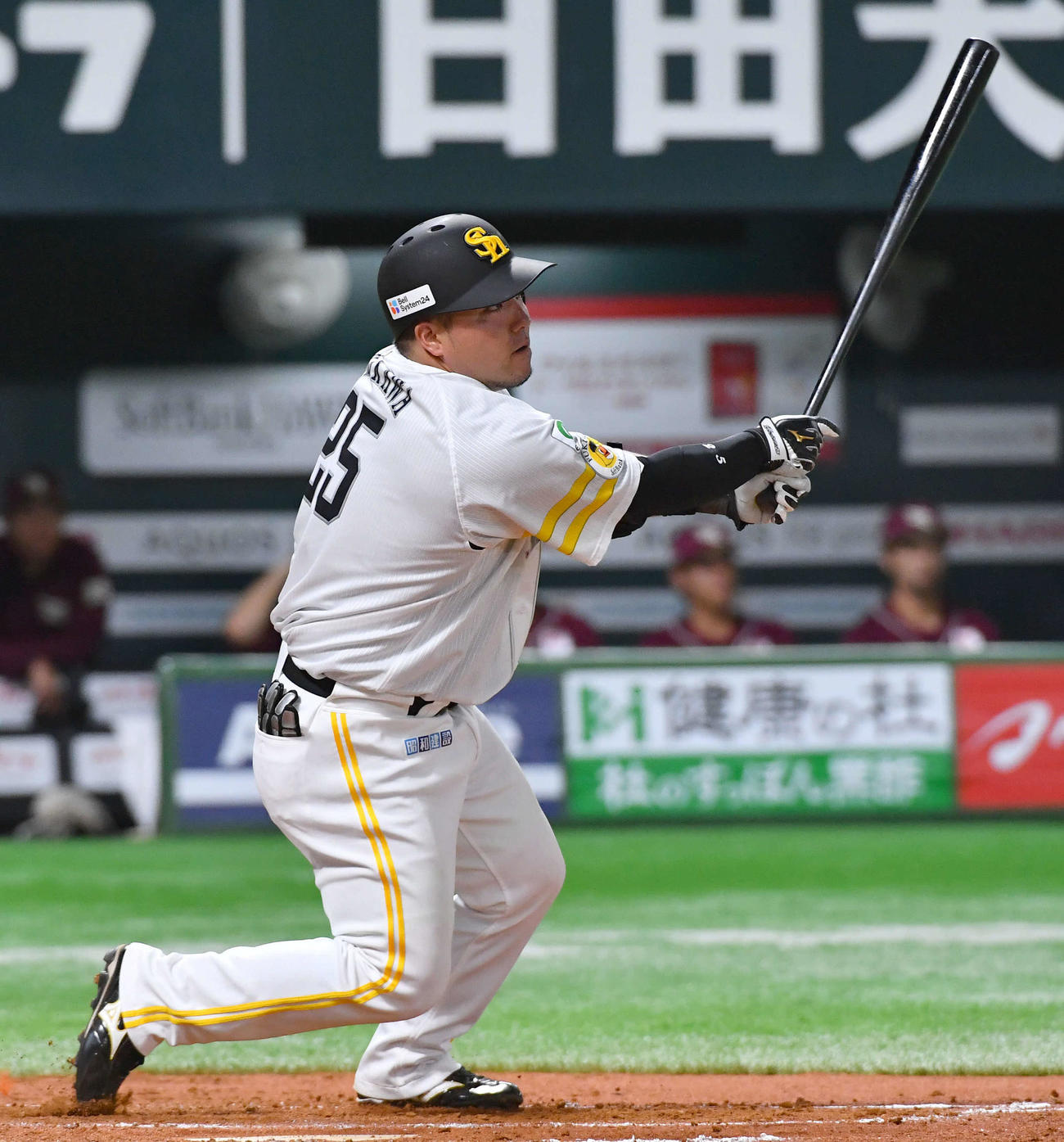 ソフトバンク対楽天　2回裏ソフトバンク2死三塁、山川は中越え適時打を放つ（撮影・岩下翔太）