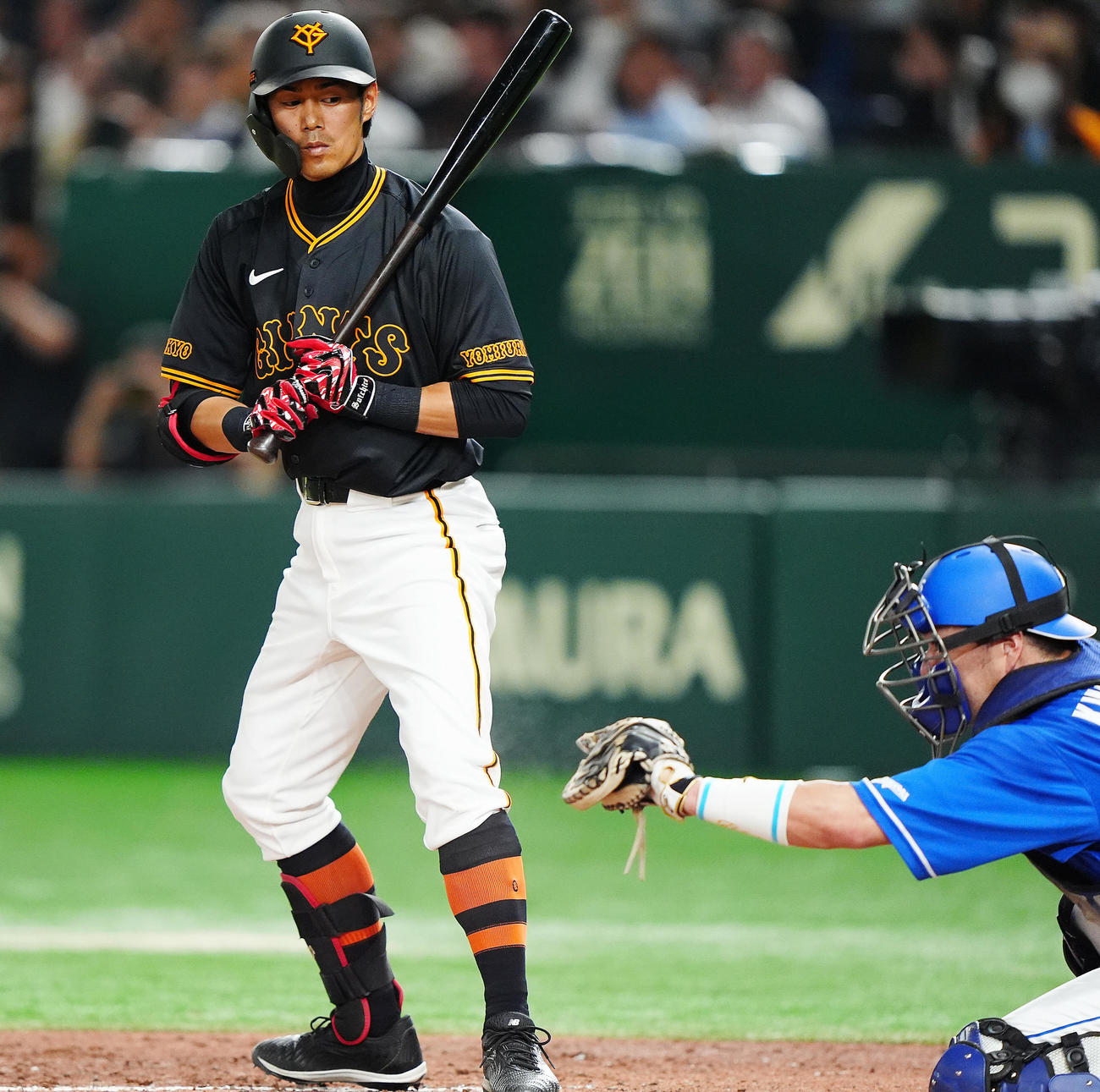 巨人対中日　5回裏巨人1死一塁、四球を選ぶ立岡（撮影・垰建太）