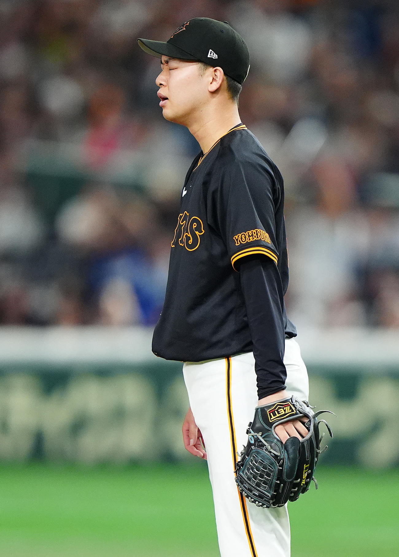 巨人対中日　7回表中日1死、田中に先制の本塁打を浴び悔しげな山崎伊（撮影・垰建太）
