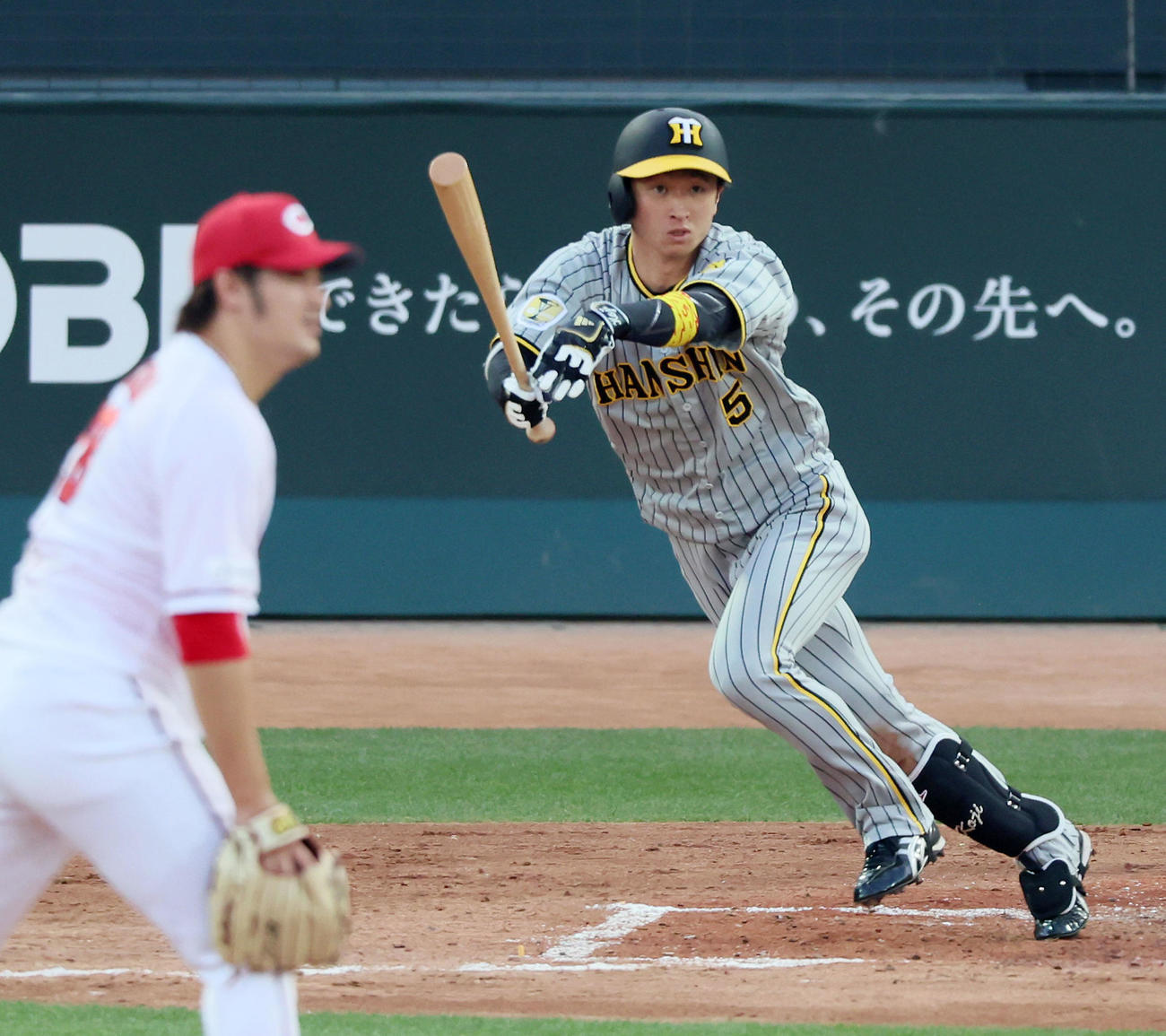 広島対阪神　3回表阪神1死、近本は左前打を放つ。投手は床田（撮影・加藤哉）