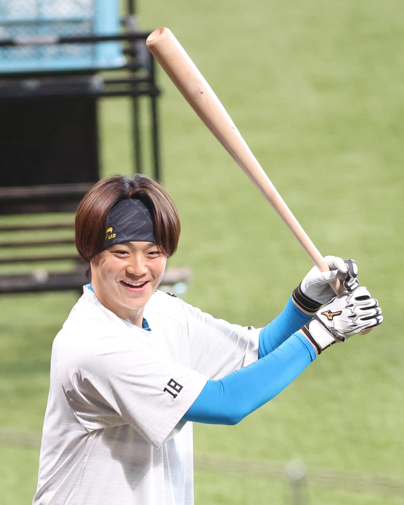 日本ハム対オリックス　試合前、打撃練習をする日本ハム山崎（撮影・佐藤翔太）