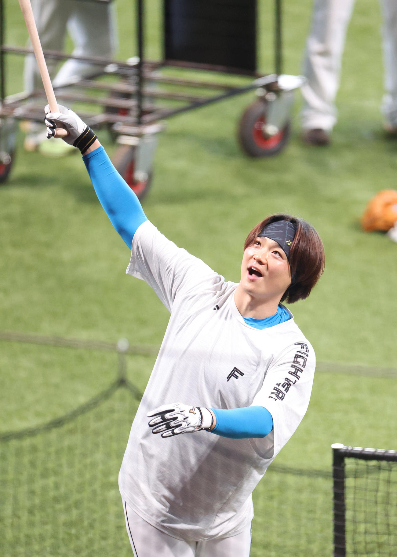 日本ハム対オリックス　試合前、打撃練習をする日本ハム山崎（撮影・佐藤翔太）