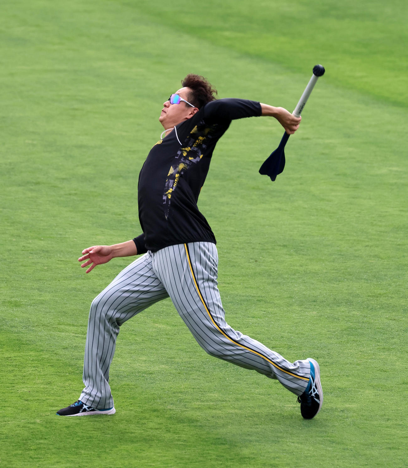 広島対阪神　練習でジャベリックスローする大竹（撮影・加藤哉）