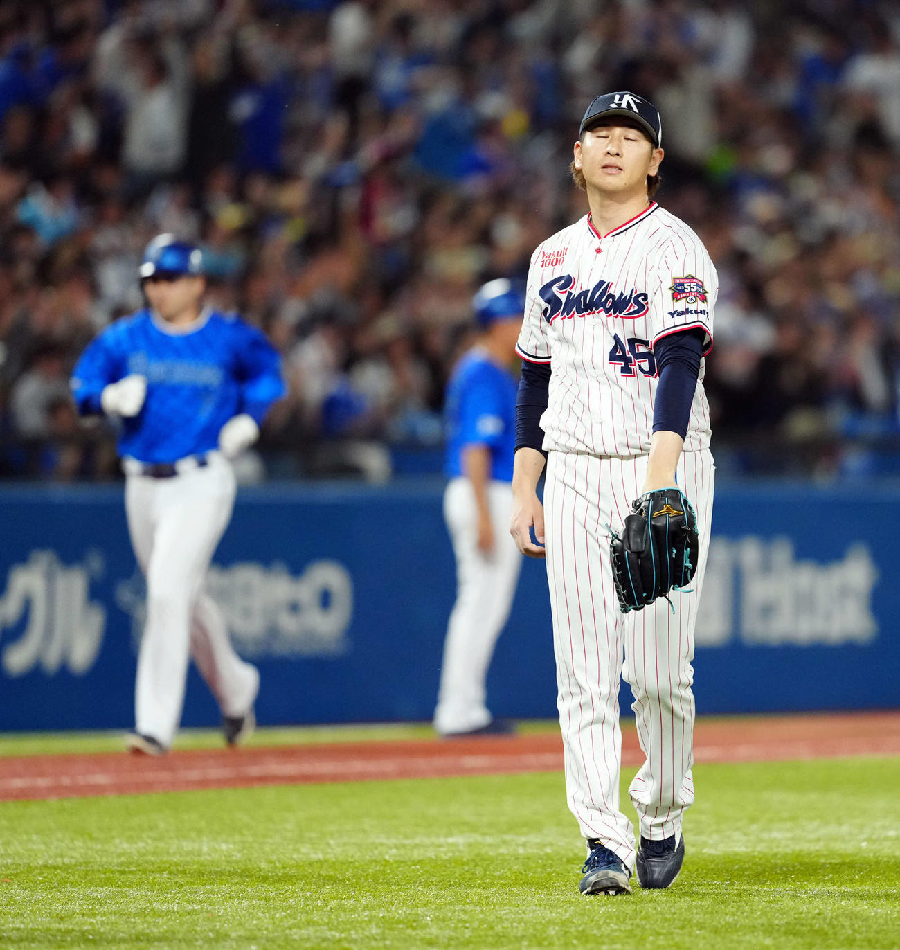 ヤクルト対DeNA 4回表DeNA1死一塁、筒香に先制の2点本塁打を浴びる小沢（撮影・たえ見朱実）