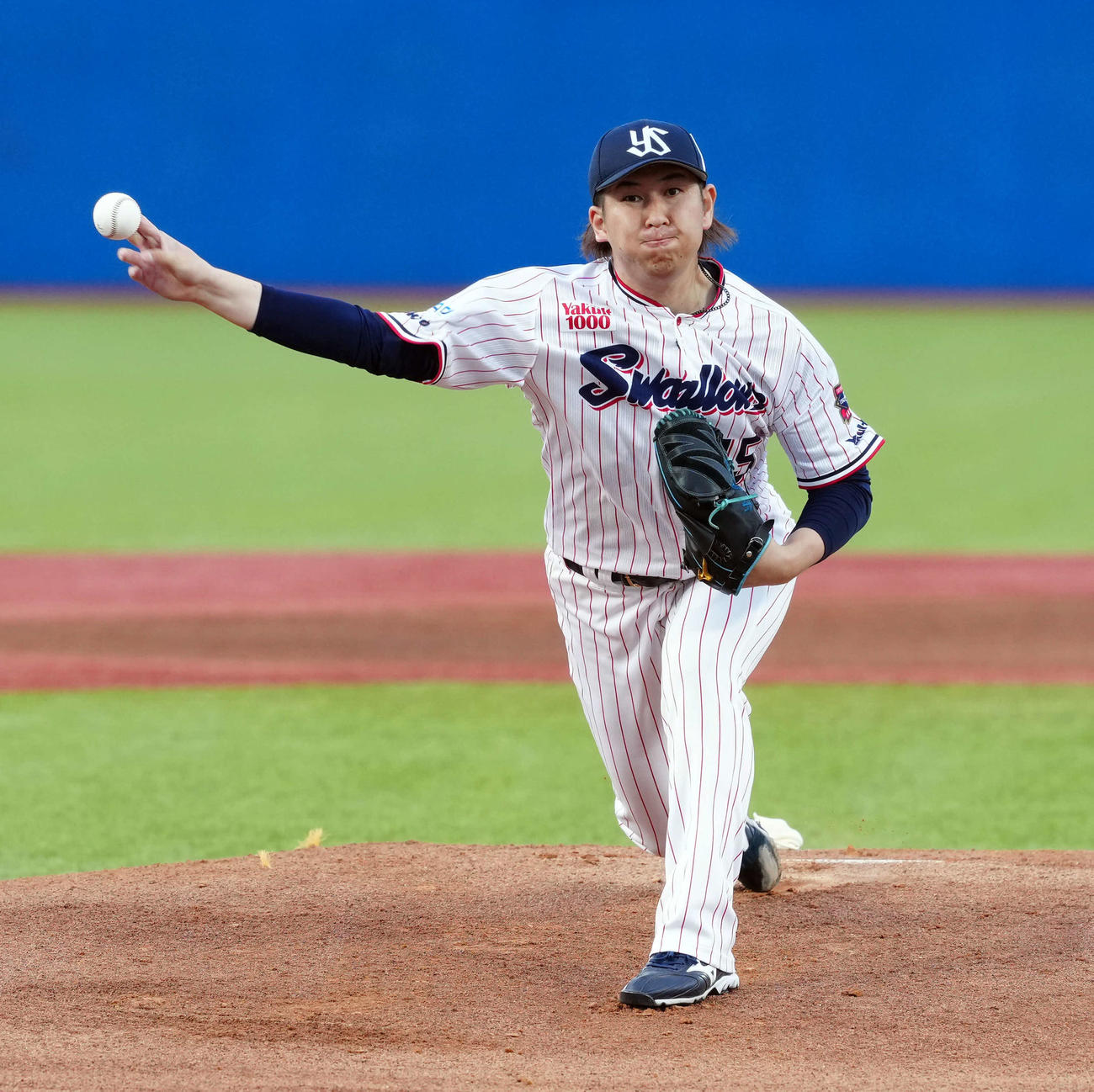 ヤクルト対DeNA　力投するヤクルト先発の小沢（撮影・たえ見朱実）