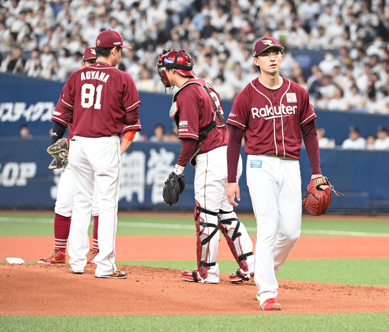 ソフトバンク対楽天　初回途中で降板となった楽天荘司（撮影・和賀正仁）