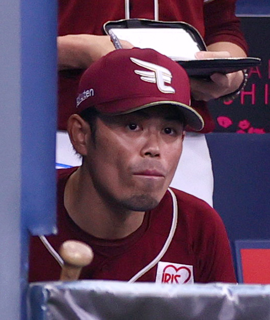 ソフトバンク対楽天　8回裏、ベンチから試合を見つめる楽天今江監督（撮影・上山淳一）