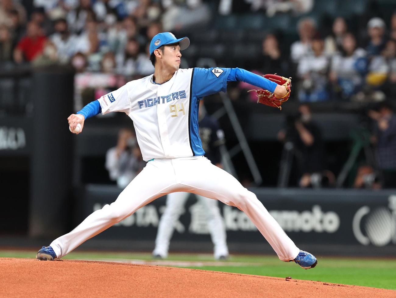 日本ハム対オリックス　力投する日本ハム先発の福島（撮影・黒川智章）