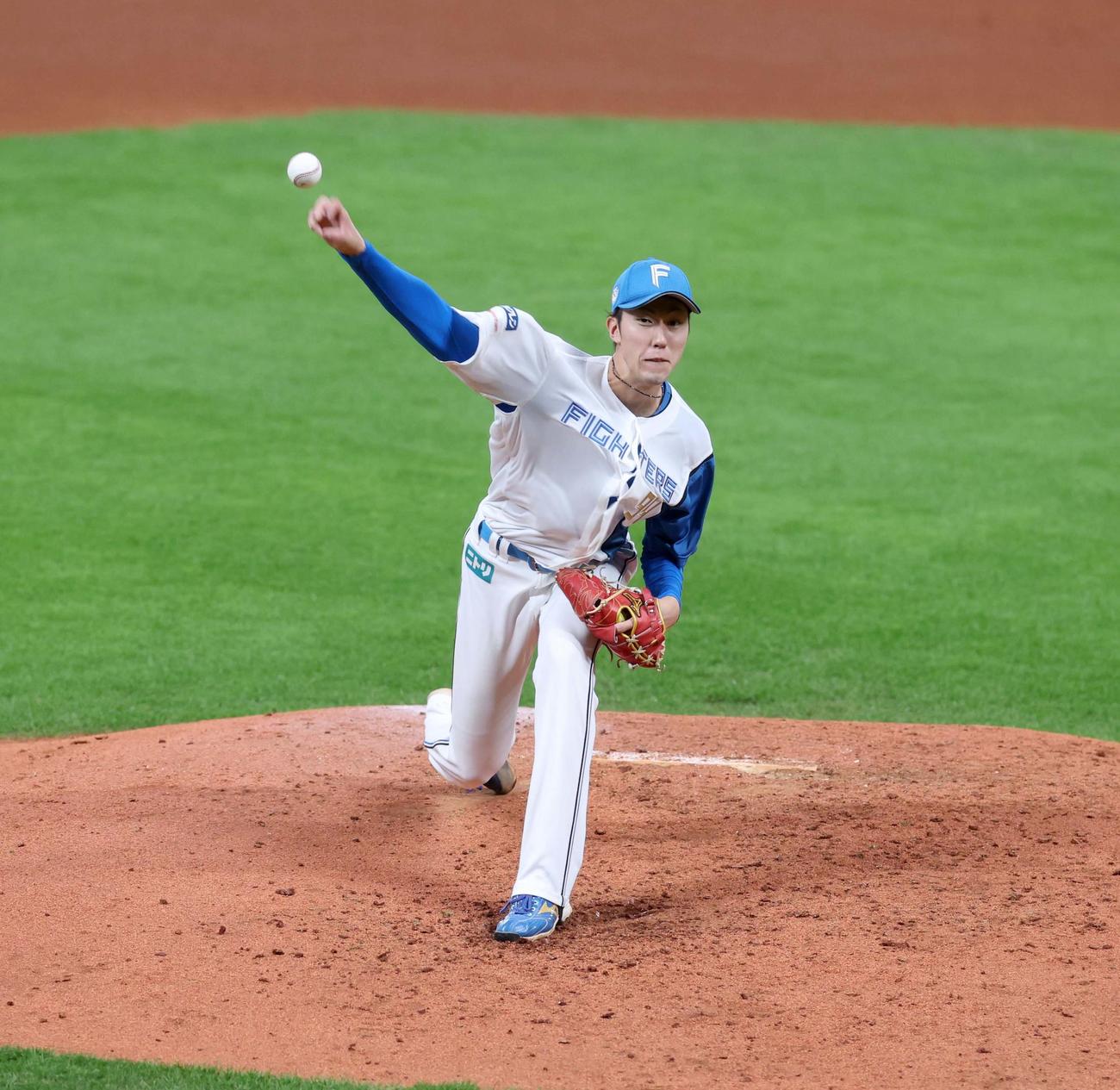 日本ハム対オリックス　6回途中まで無失点と好投した福島（撮影・黒川智章）