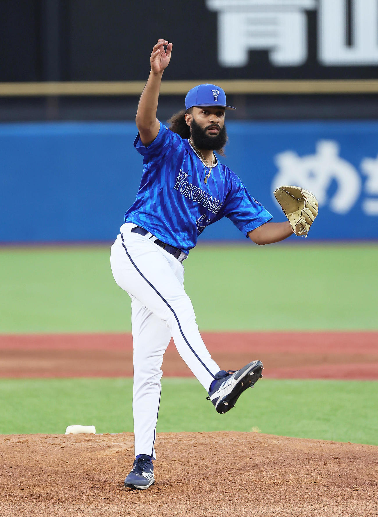 ヤクルト対DeNA　力投するDeNA先発のジャクソン（撮影・足立雅史）