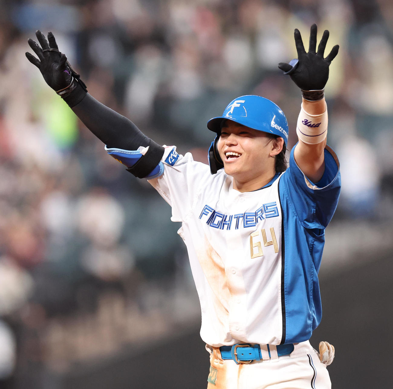 日本ハム対オリックス　10回裏日本ハム無死三塁、田宮はサヨナラ左犠飛を放つ（撮影・佐藤翔太）