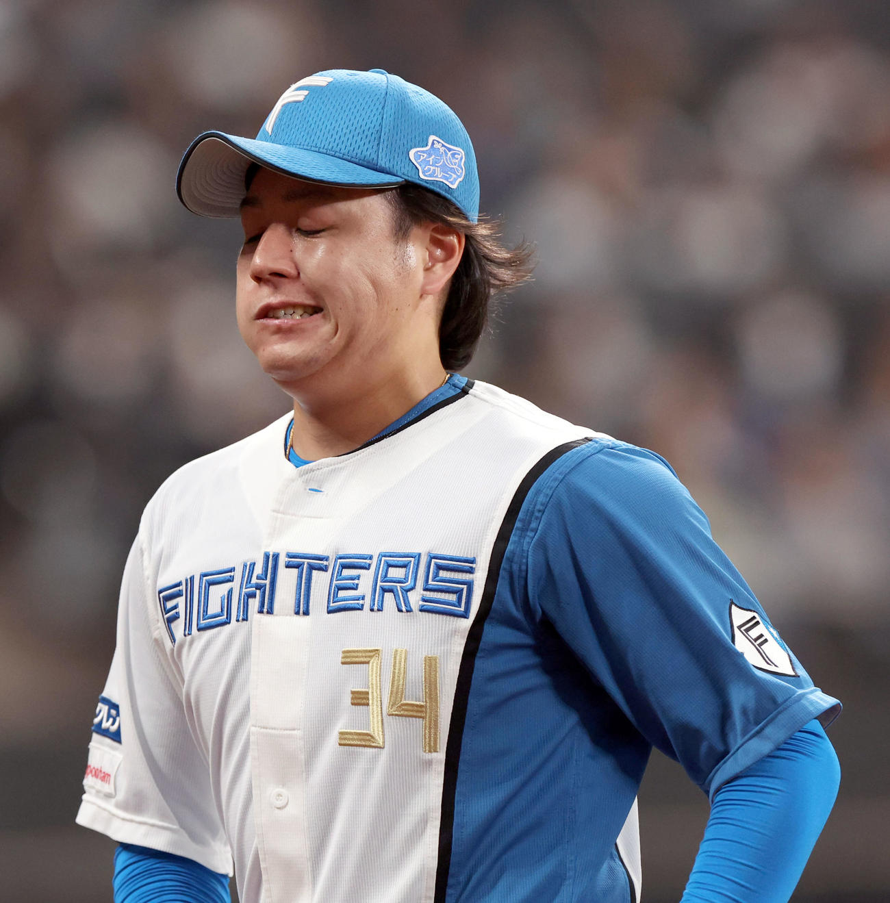 日本ハム対オリックス　8回表途中で降板する堀（撮影・佐藤翔太）