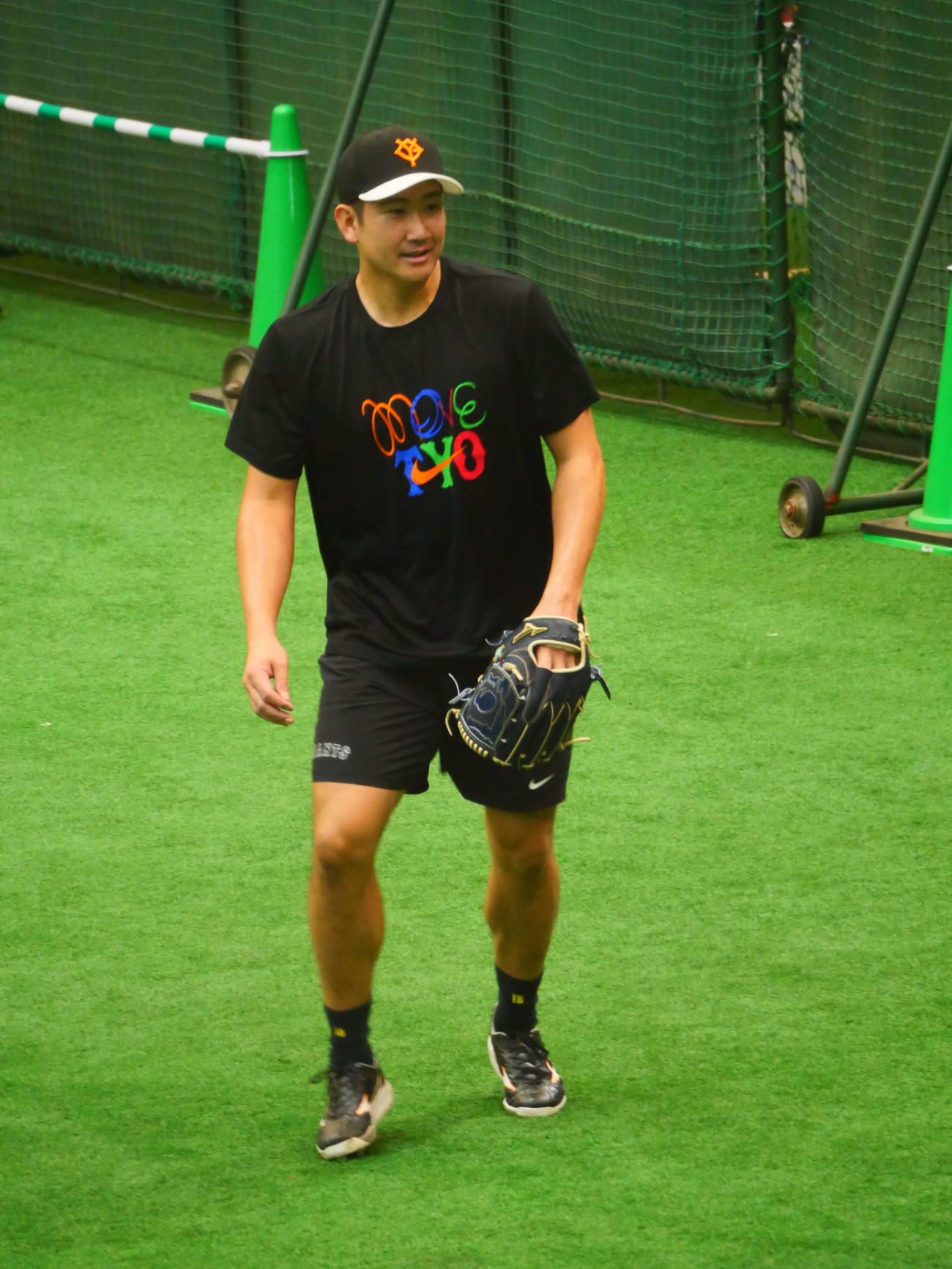 守備練習をする巨人菅野（撮影・上田悠太）