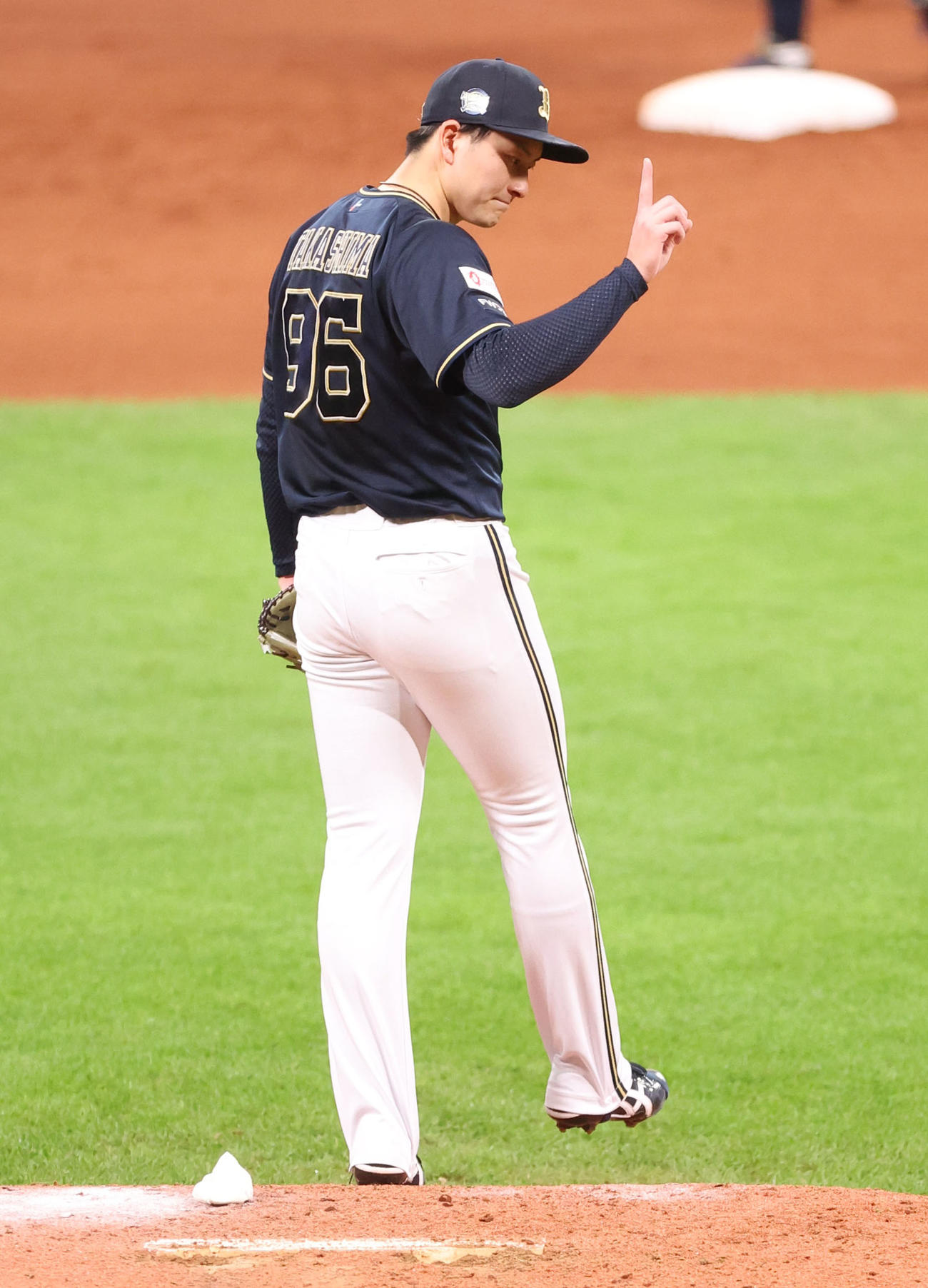 日本ハム対オリックス　3回裏日本ハム1死、高島は加藤豪を二ゴロに仕留めポーズをとる（撮影・佐藤翔太）