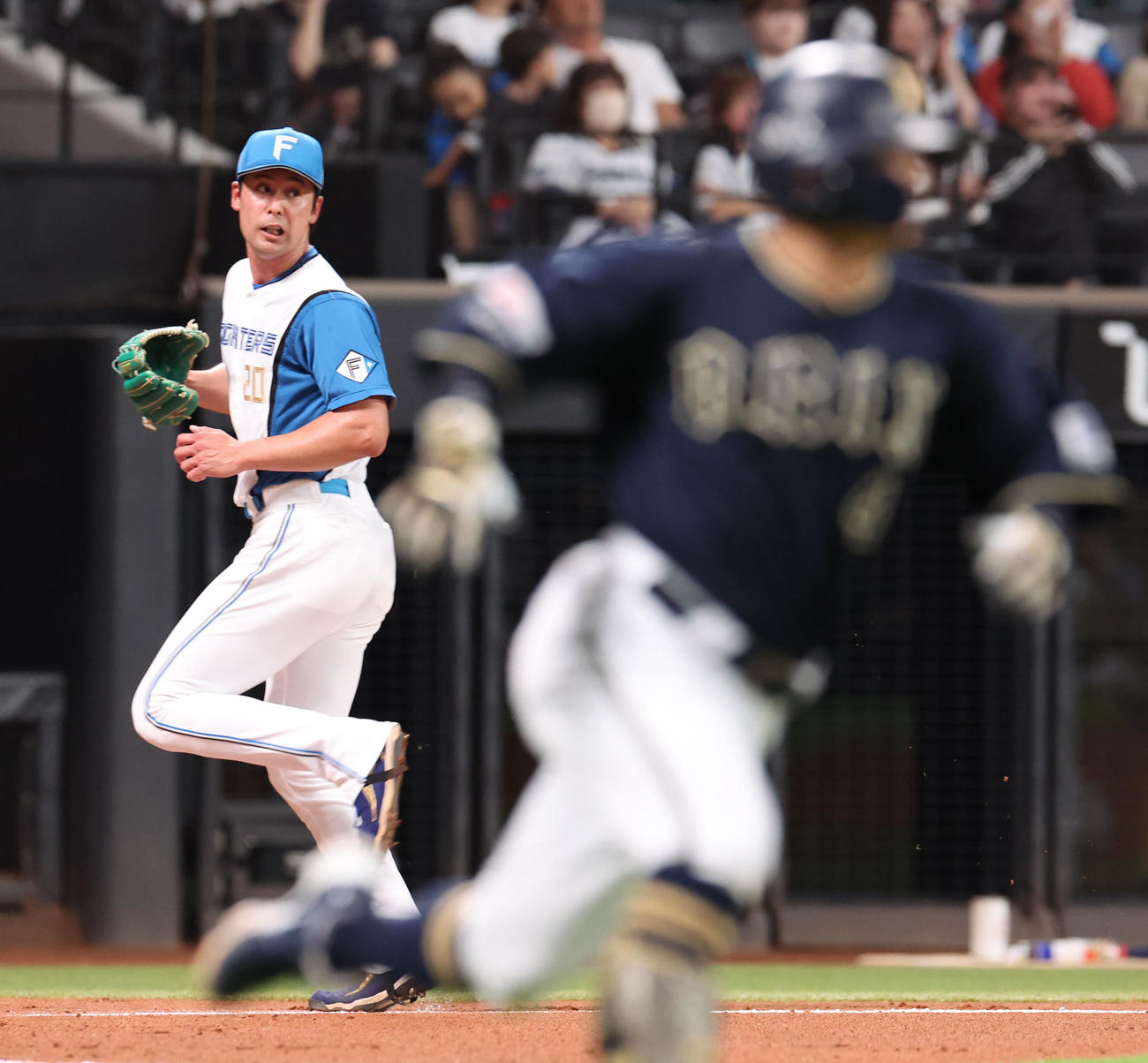 日本ハム対オリックス　2回表オリックス1死満塁、森に右前適時打を浴びる上原（撮影・佐藤翔太）