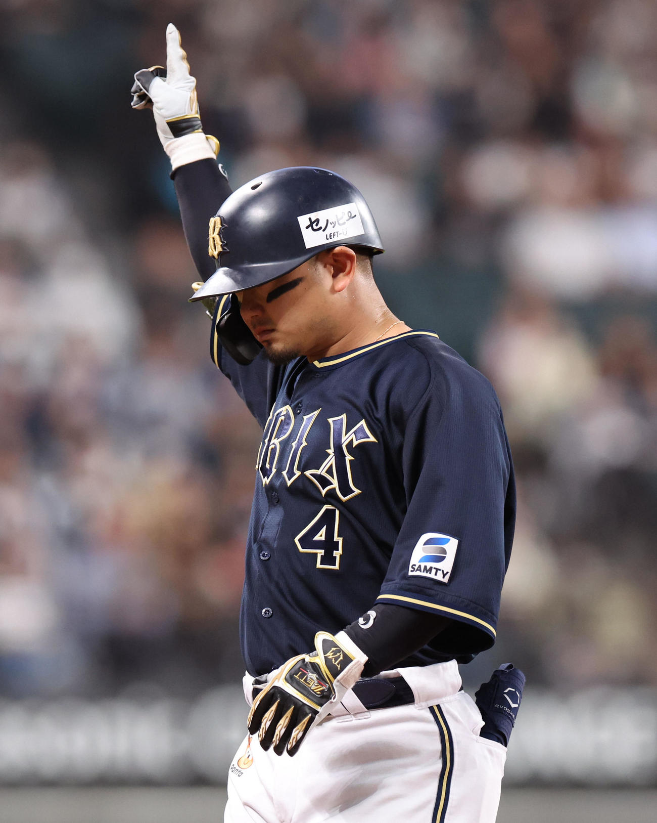 日本ハム対オリックス　2回表オリックス1死満塁、森は右前適時打を放ちポーズをとる（撮影・佐藤翔太）