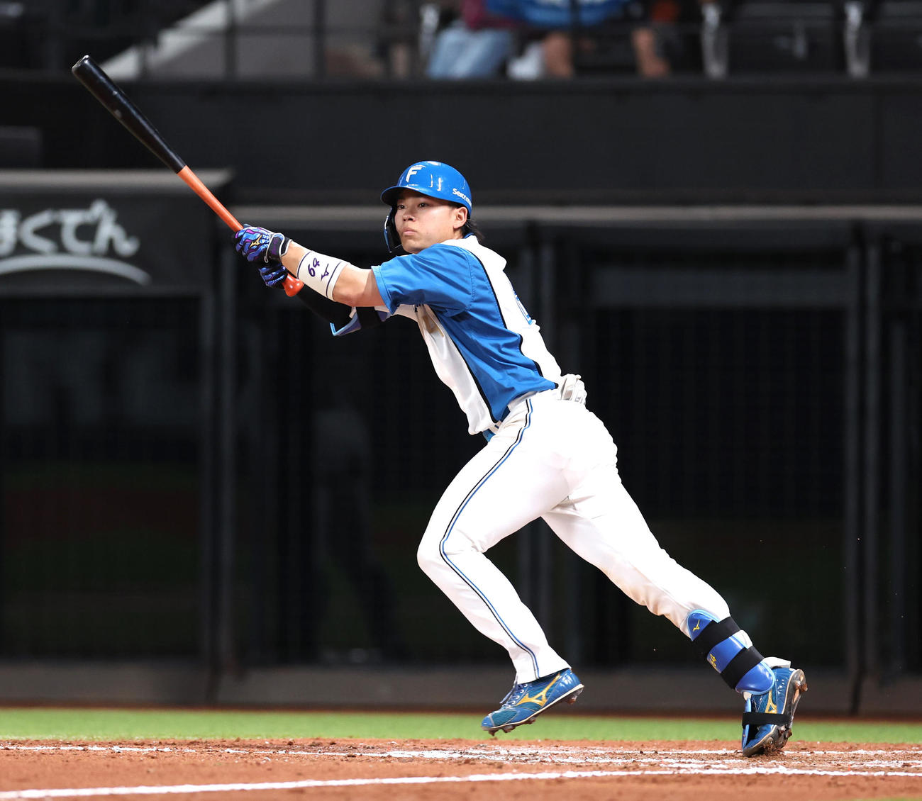 日本ハム対オリックス　9回裏日本ハム1死一塁、左前打を放つ田宮（撮影・黒川智章）