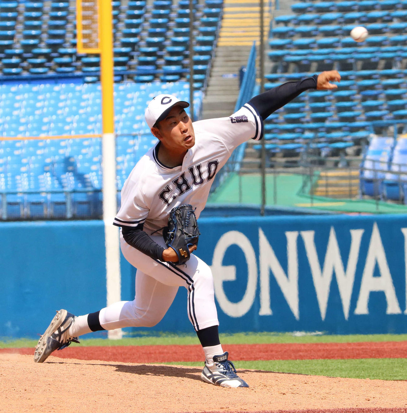 中大対青学大　中大の4番手で登板した岩城（撮影・深田雄智）