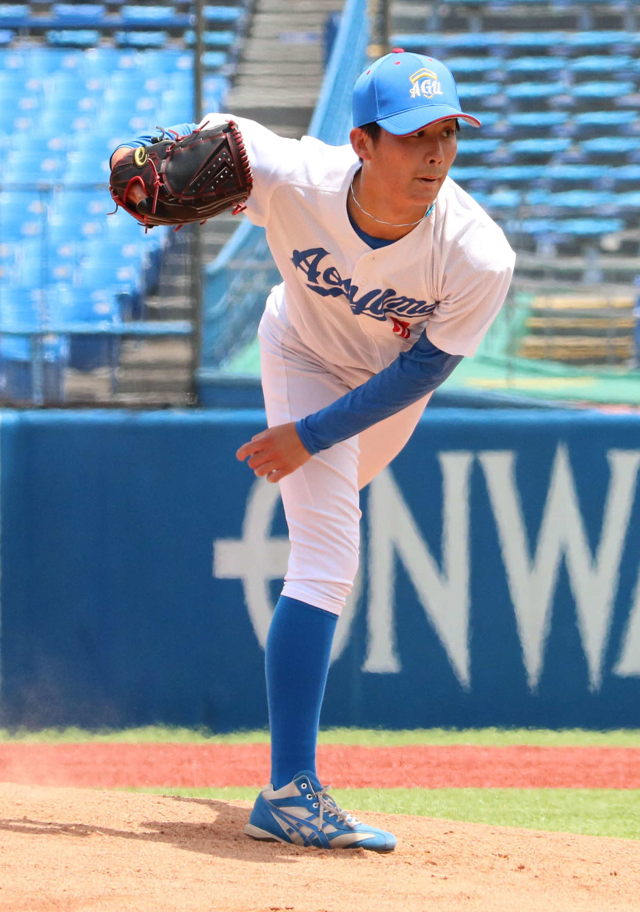 中大対青学大　力投する青学大の先発児玉（撮影・深田雄智）