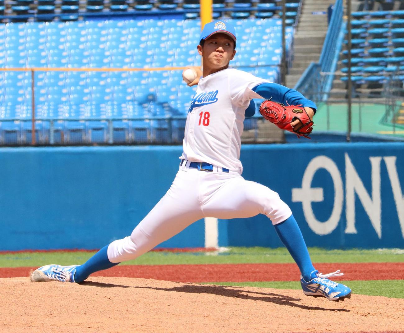 中大対青学大　青学大の3番手で登板した鈴木（撮影・深田雄智）