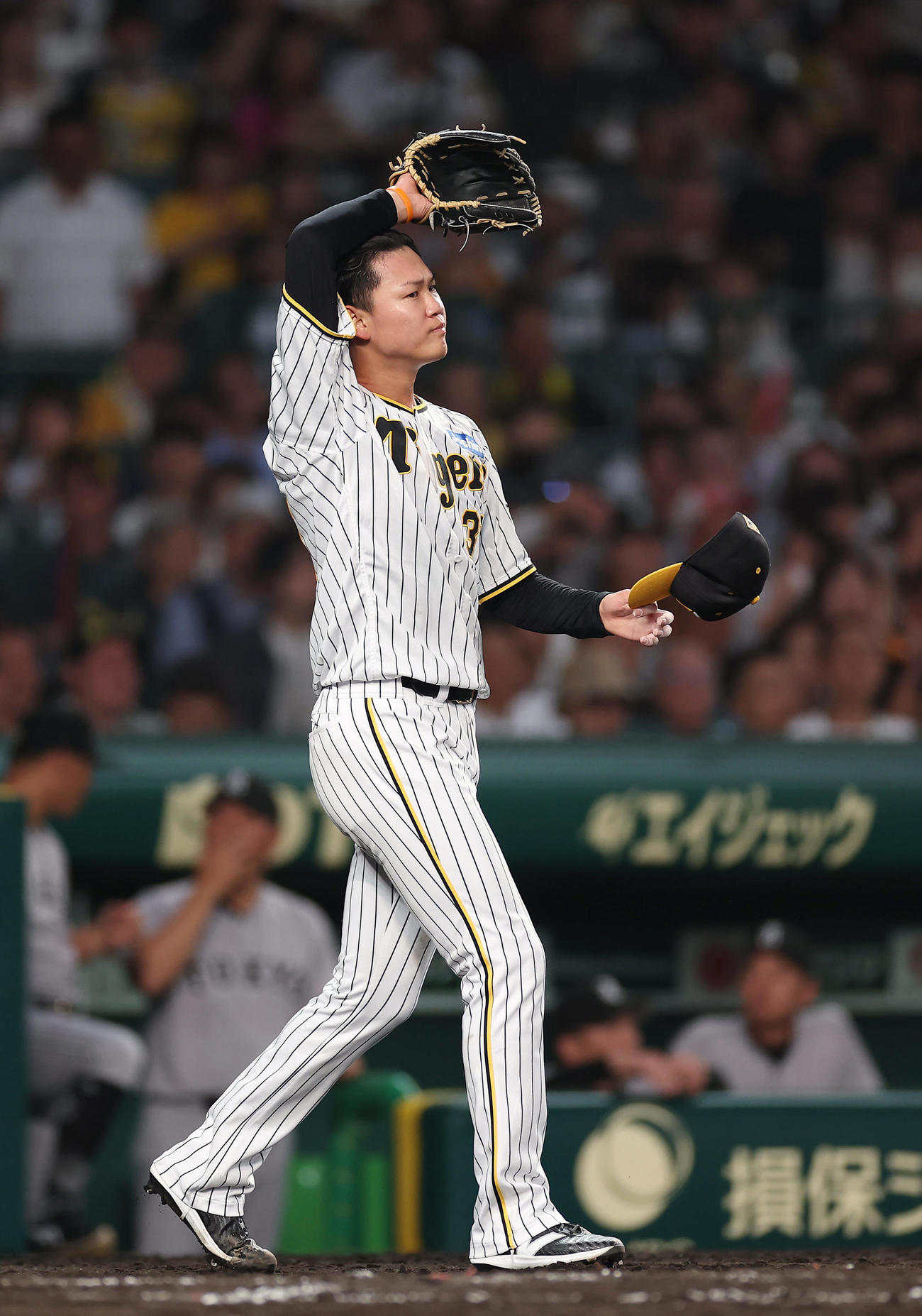 阪神対巨人　5回表巨人1死二塁、泉口に先制適時打を浴びた及川（撮影・前田充）