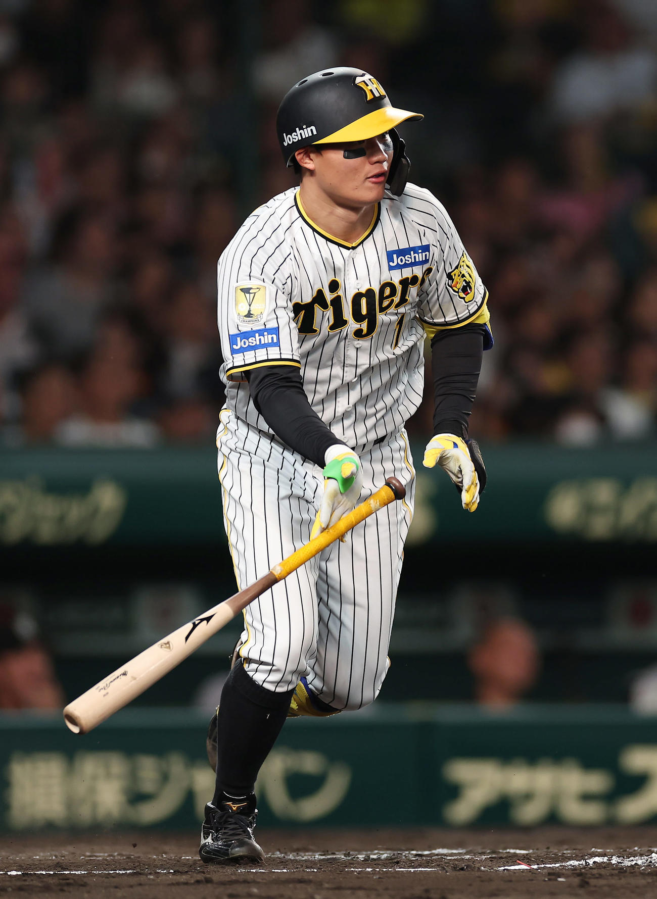 阪神対巨人　7回裏阪神1死、右飛に倒れる森下（撮影・前田充）