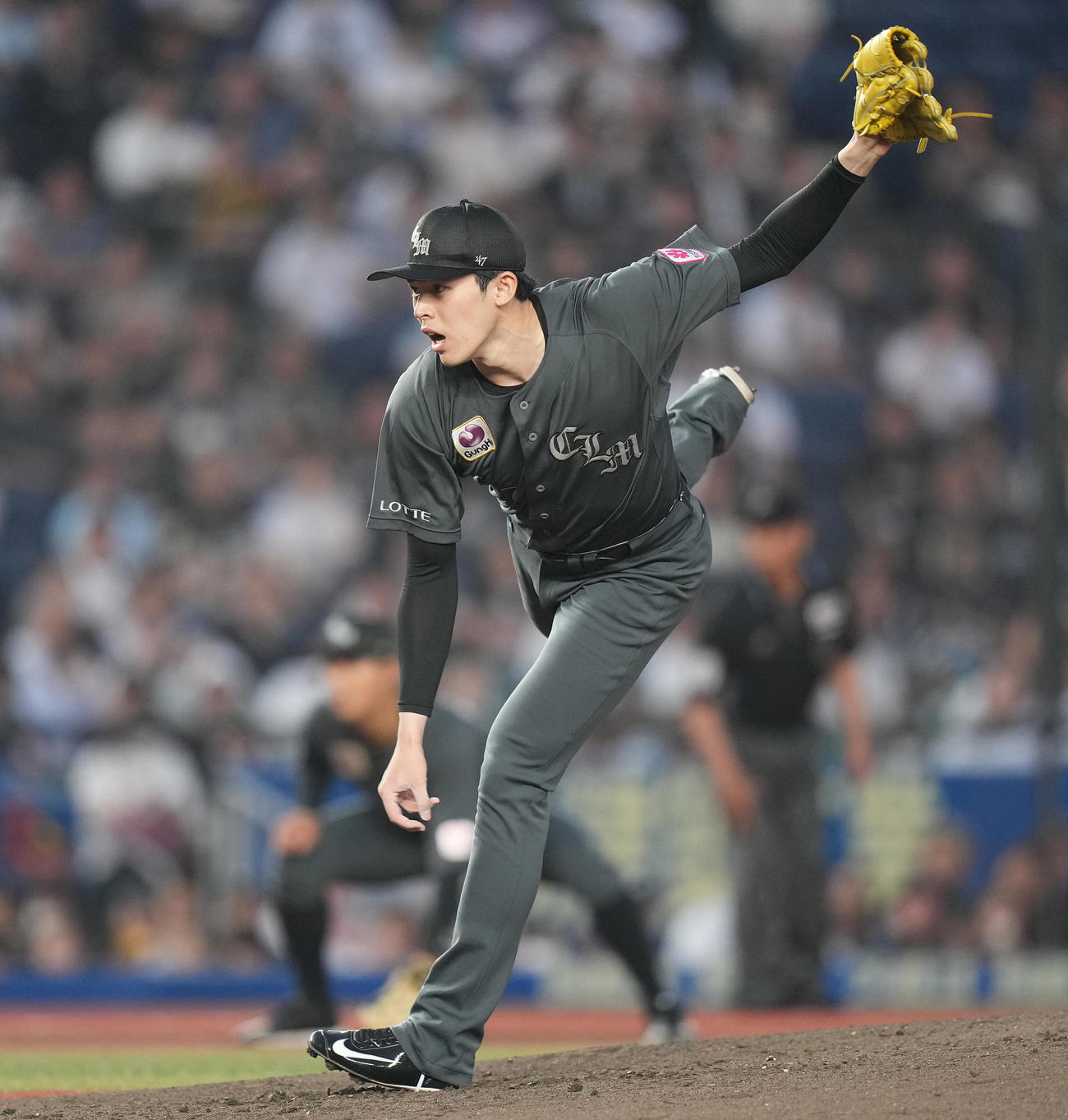 ロッテ対ソフトバンク　先発し力投するロッテ佐々木（撮影・鈴木みどり）