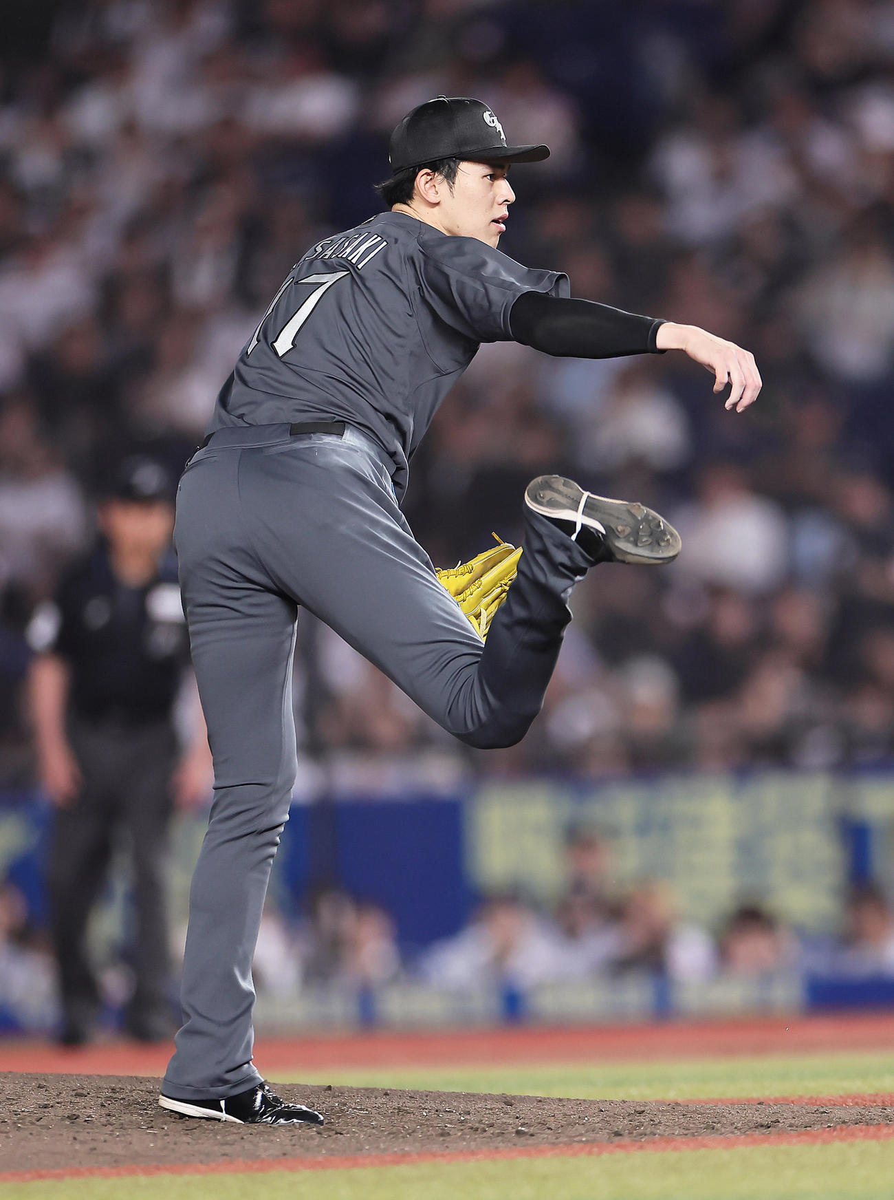 ロッテ対ソフトバンク　ロッテ先発の佐々木（撮影・足立雅史）