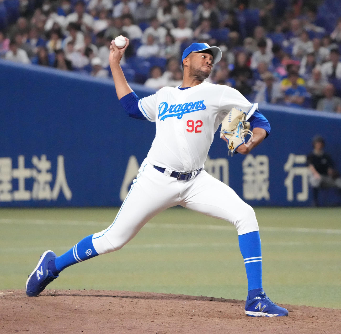 中日対ヤクルト　10回表、中日5番手で登板するマルティネス（撮影・森本幸一）