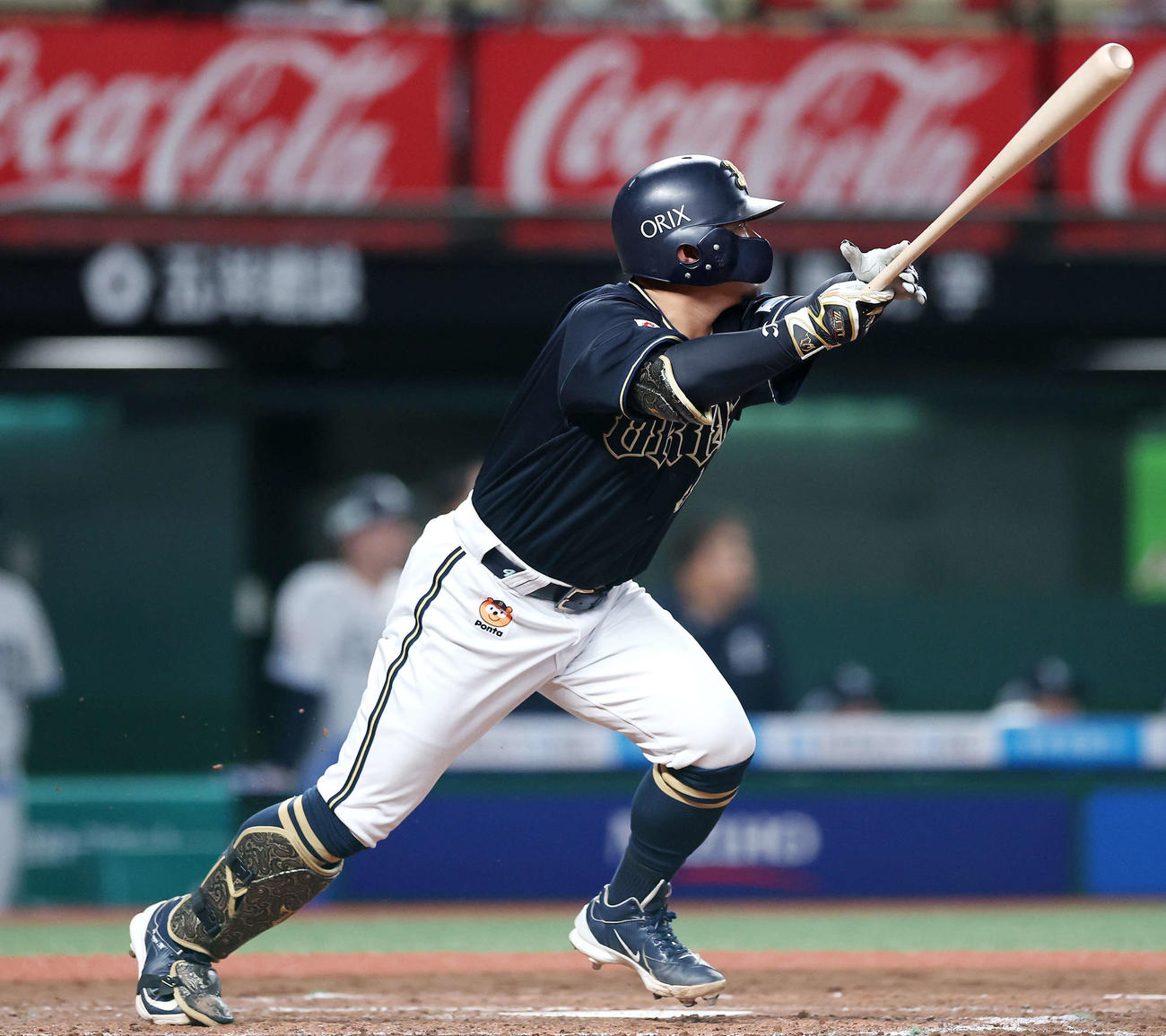西武対オリックス　9回表オリックス1死一、二塁、左翼線に2点適時二塁打を放つ森（撮影・河田真司）