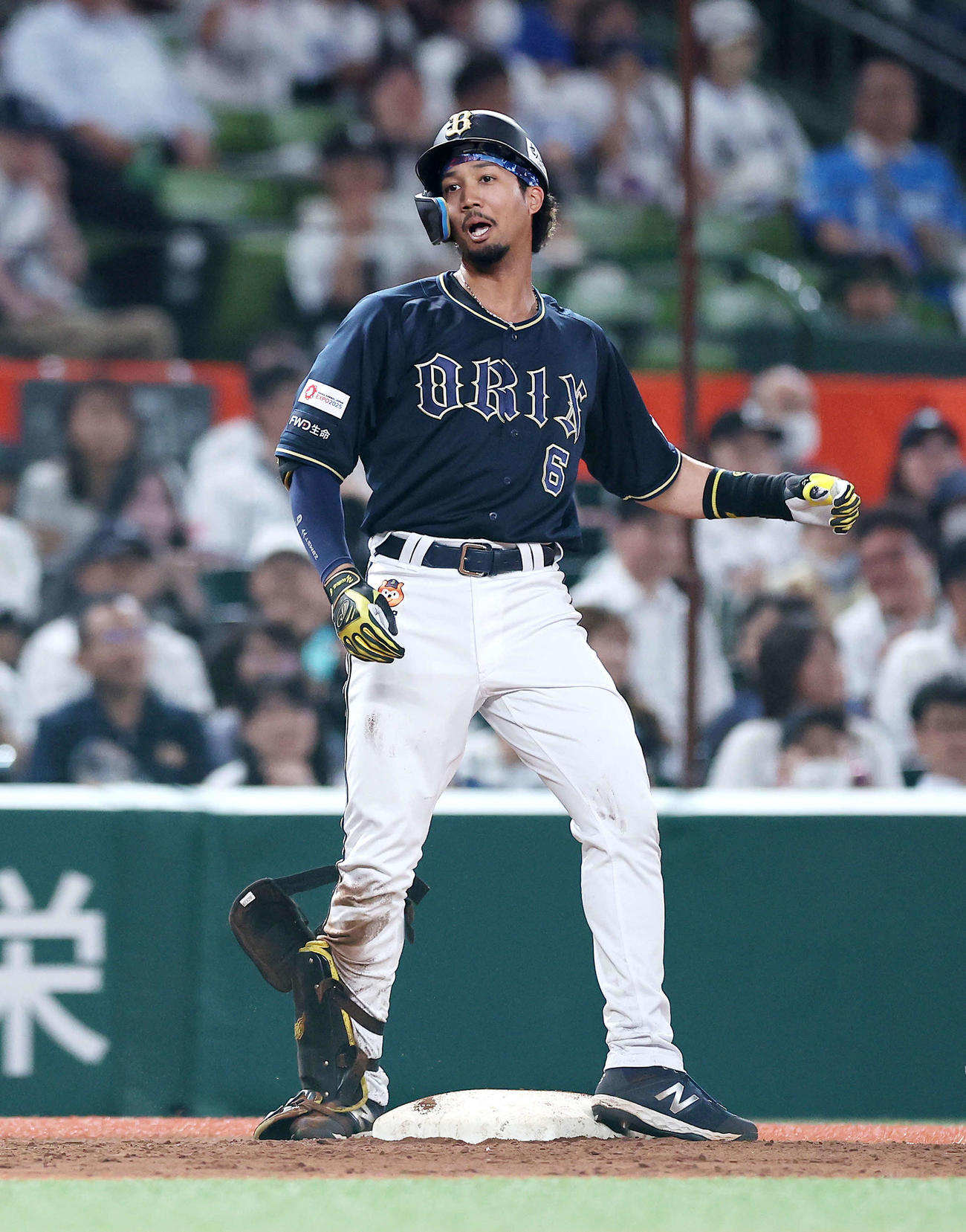 西武対オリックス　9回表オリックス2死満塁、3点適時三塁打を放ち出塁する宗（撮影・河田真司）