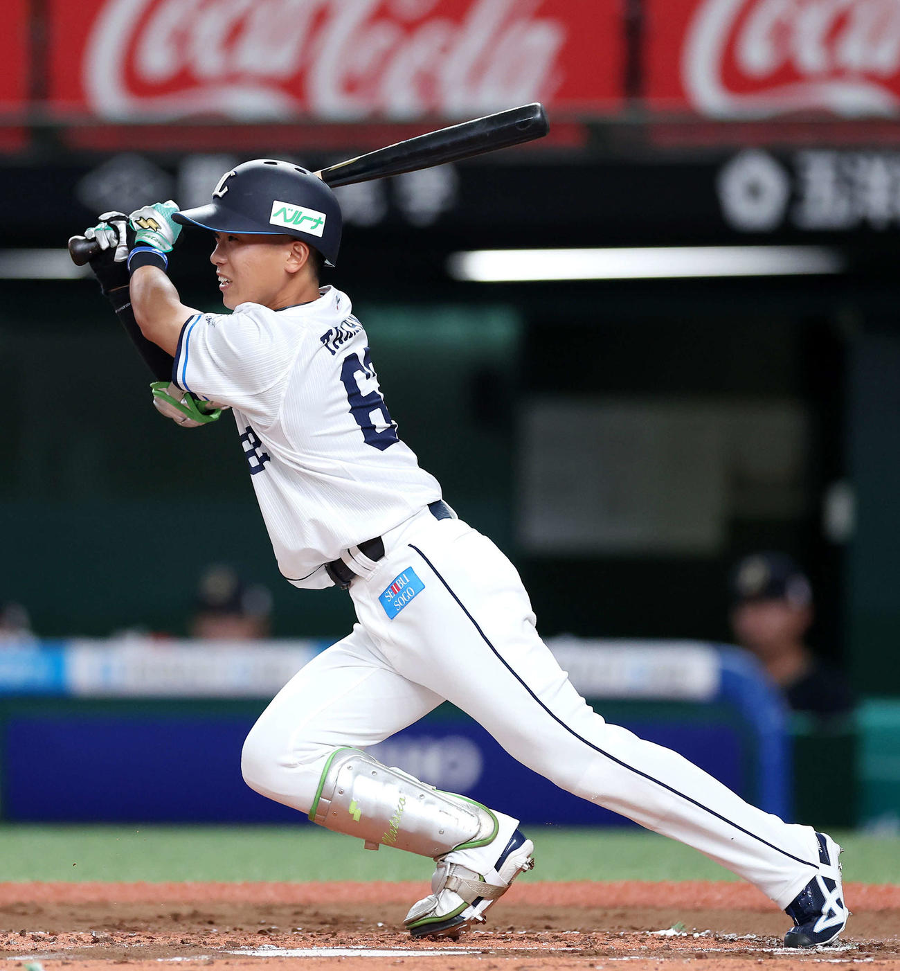 西武対オリックス　1回裏西武無死、二塁打を放つ滝沢（撮影・河田真司）
