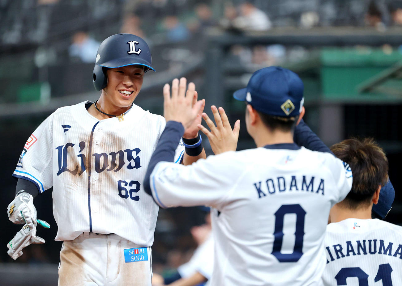 西武対オリックス　1回裏西武1死一、三、中村剛の中犠飛で生還し先制する滝沢（撮影・河田真司）