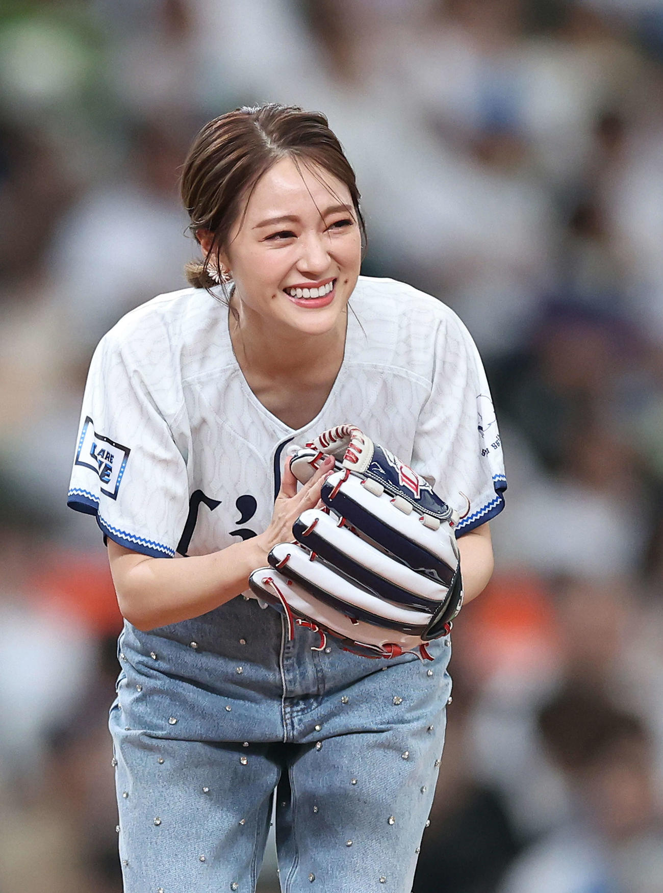 西武対オリックス　セレモニアルピッチを務めるシンガーソングライターのchay（撮影・河田真司）
