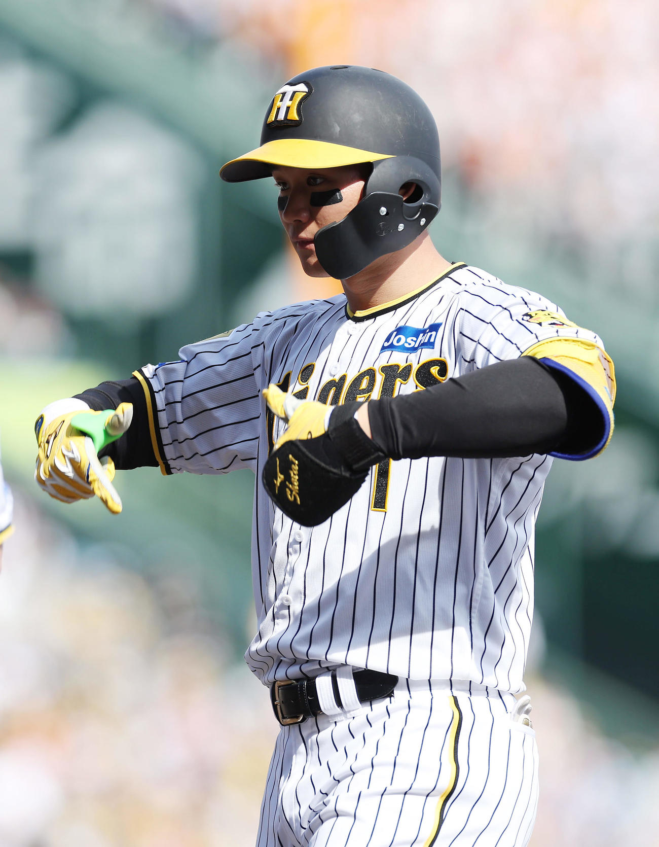阪神対巨人　5回裏阪神2死二塁、中前適時打を放ちポーズをとる森下（撮影・前田充）