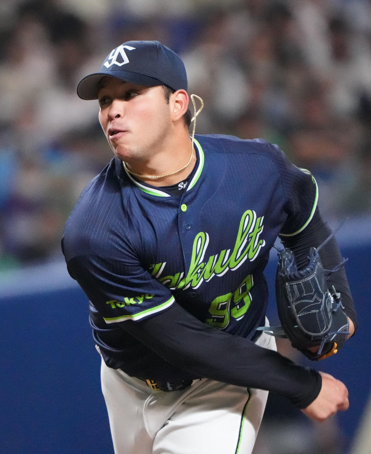 中日対ヤクルト　1回裏、登板するヤクルト先発のヤフーレ（撮影・森本幸一）