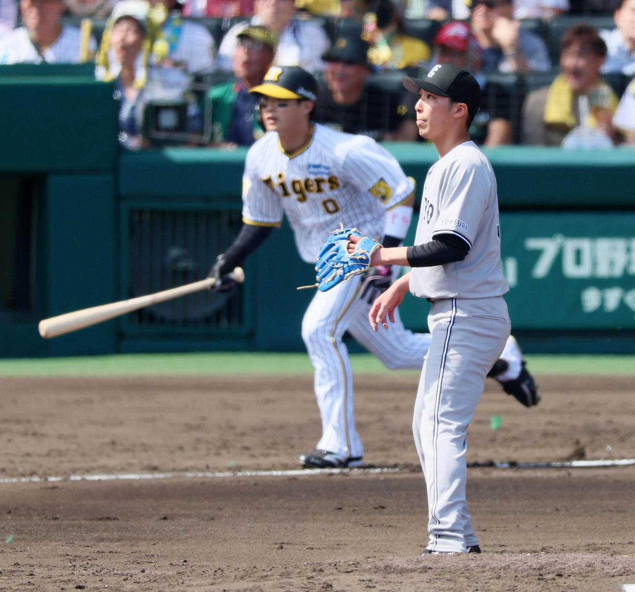 阪神対巨人　2回裏阪神1死二塁、赤星は木浪に右適時二塁打を打たれ失点（撮影・加藤哉）