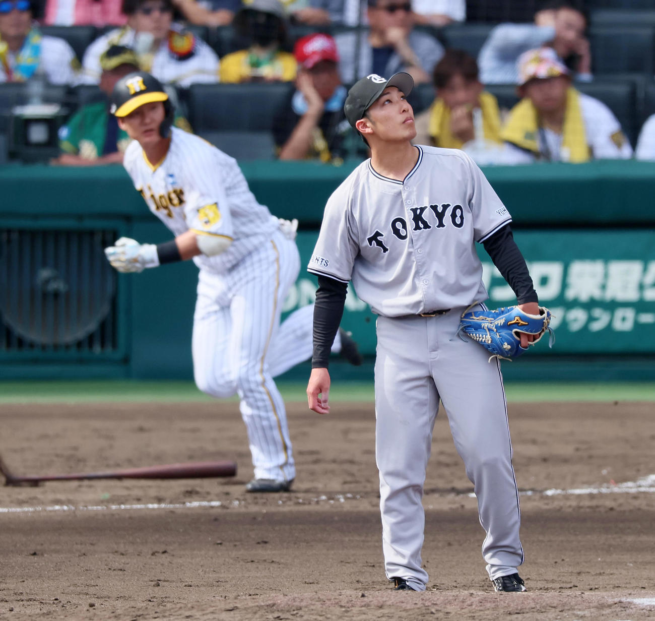 阪神対巨人　4回裏阪神無死、赤星は渡辺諒に左越えソロ本塁打を浴びる（撮影・加藤哉）