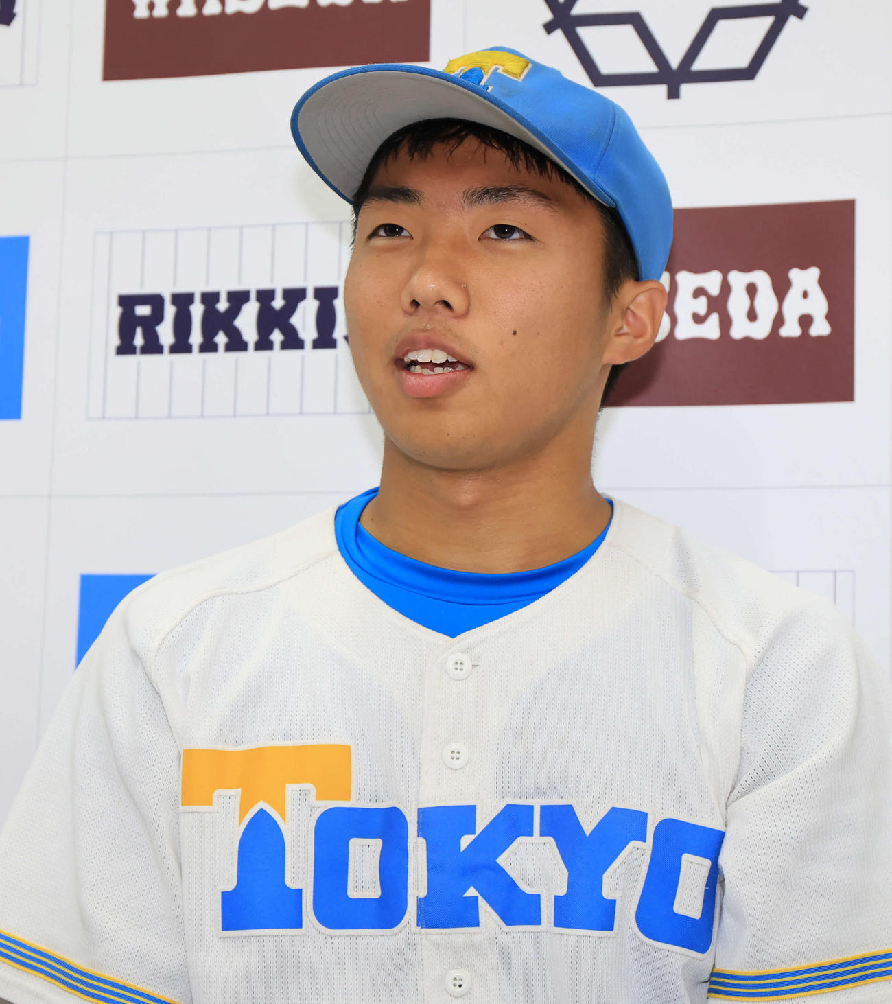 東大対立大　試合後、取材に答える東大・松本慎（撮影・浅見桂子）