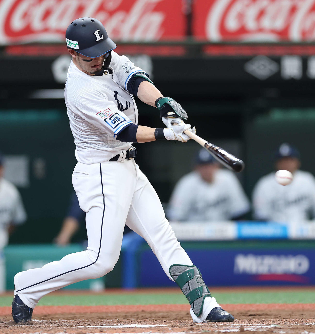 西武対オリックス　7回裏西武2死満塁、左前逆転2点適時打を放つ外崎（撮影・河田真司）