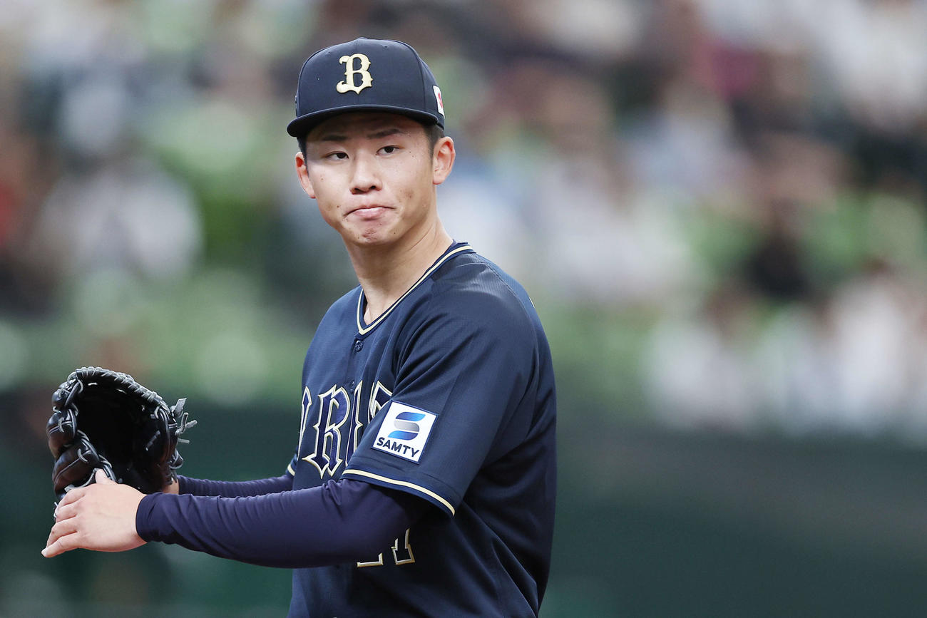 西武対オリックス　3回裏を抑えベンチに戻る曽谷（撮影・河田真司）