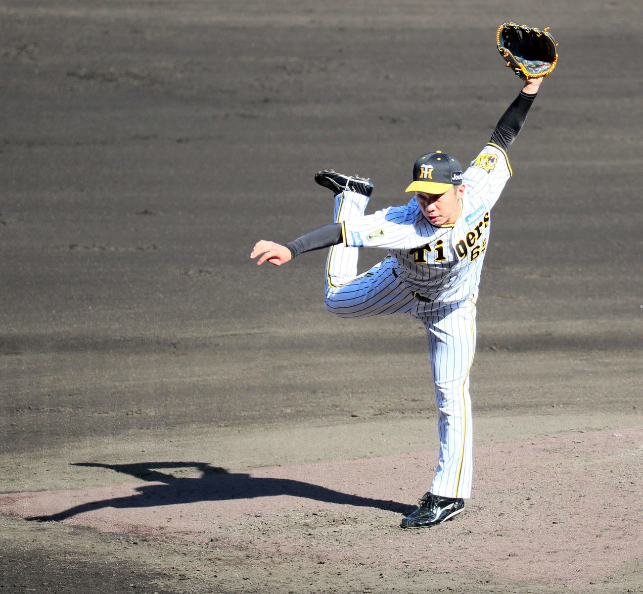 阪神対巨人　7回表を抑えた石井（撮影・宮崎幸一）