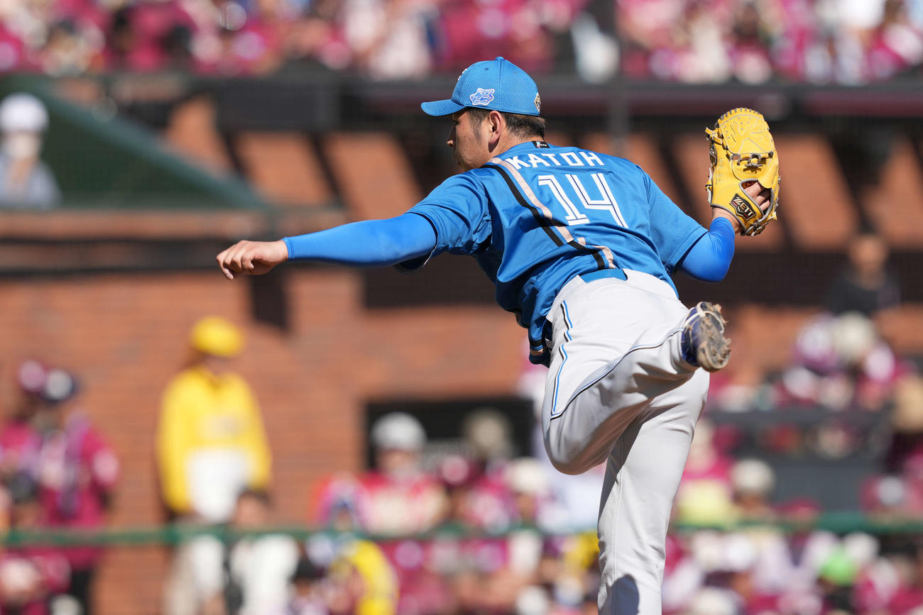 楽天対日本ハム　力投する日本ハム先発の加藤貴（撮影・井上学）