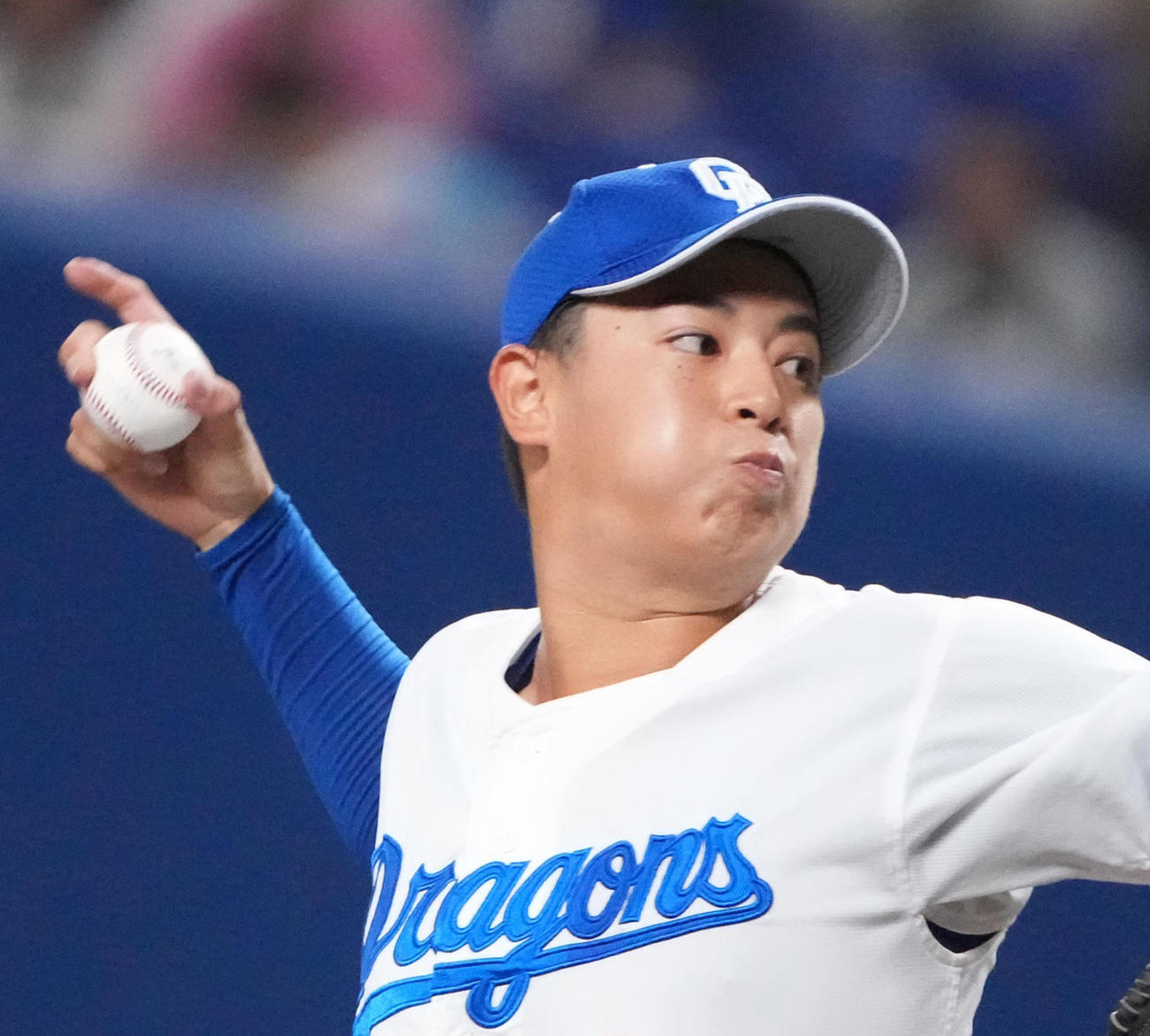 中日対ヤクルト　1回表、登板する中日先発の仲地（撮影・森本幸一）