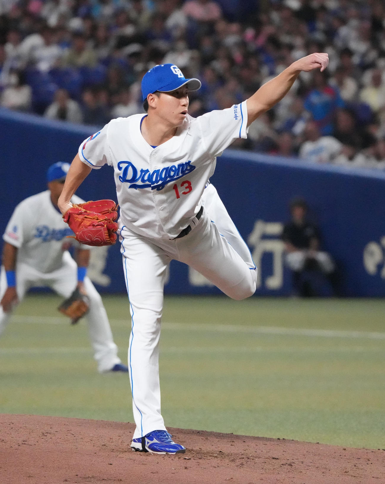 中日対ヤクルト　2回表、中日2番手で登板する橋本（撮影・森本幸一）