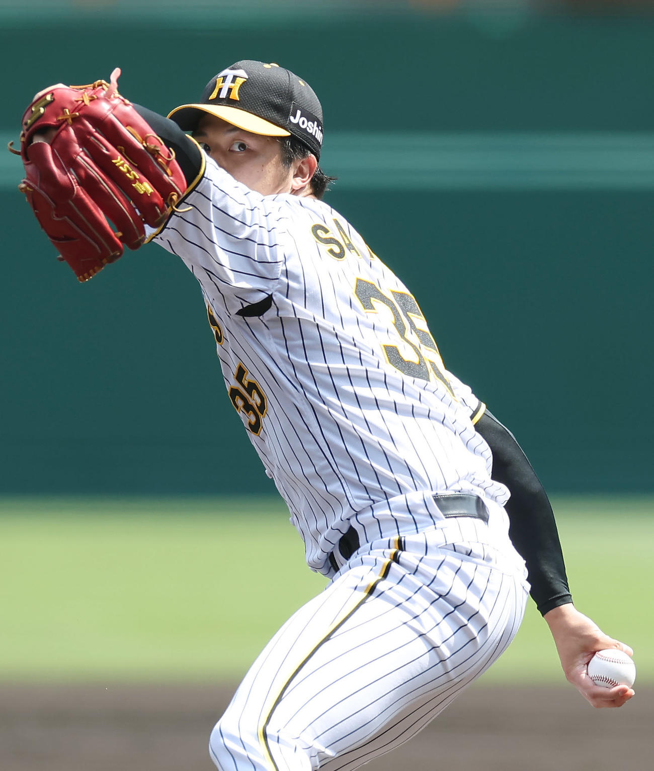 阪神対巨人　力投する阪神先発の才木（撮影・前田充）