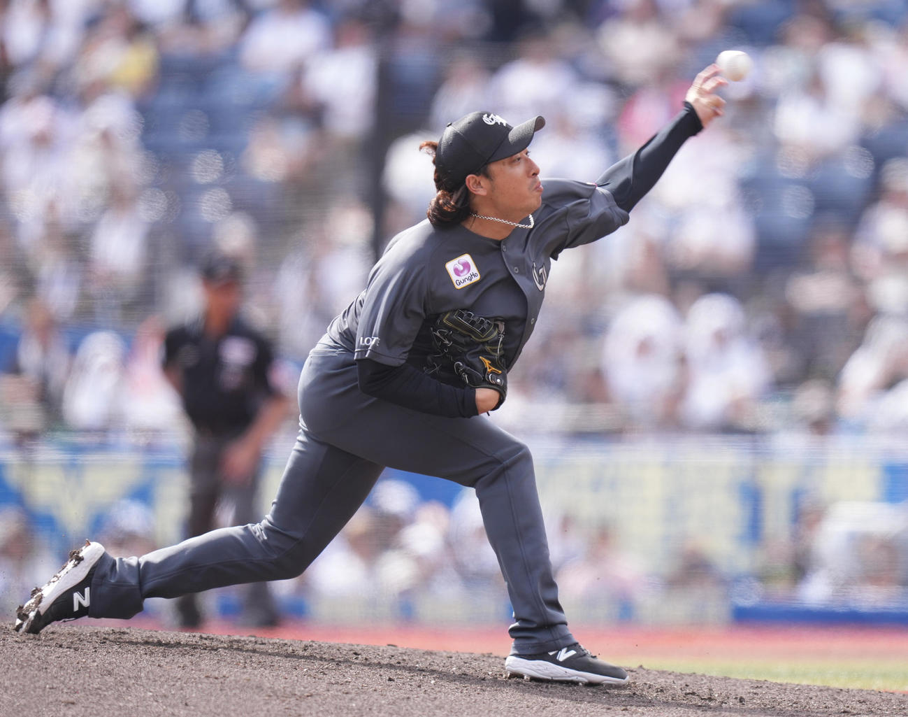 ロッテ対ソフトバンク　6回表から4番手で登板したロッテ坂本（撮影・鈴木みどり）